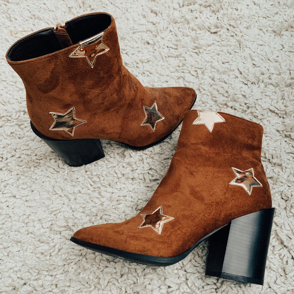 Brown suede star boots